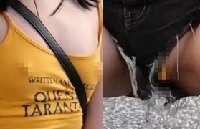 エロすぎ！ノーブラ&times;パンチラえちえちコスプレイヤー