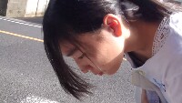 道を尋ねるふりをして真面目そうな子の胸チラ撮影！