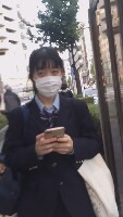 挨拶してくれる可愛い子のパンチラ