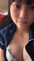 可愛い巨乳のおっぱい乳首見せ