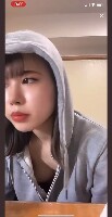 パーカーから可愛い子のおっぱい見え胸チラ【スマホ対応動画】