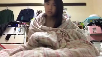お布団の可愛い子が脱いでおマンコ見せ