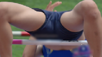 【モッコリ高跳び美女】紺パンツの躍動