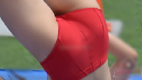 【モッコリ高跳び美女】情熱の赤パンツ