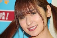 キャンギャルの顔面アップ009
