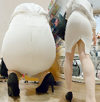 【超高画質】パンパン張り裂けそうなタイトスカートをローアングル撮影&hellip;ホントに履いてる？ｗ