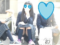 警戒心ゼロ？制服姿なのに？２９（ＦＨＤ）大変です！！パンツが見えてますよ