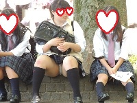 お座りお姉さん発見６１！！とにかくパンツが見えてますよ