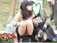 パンストの縦の線に大興奮！！お座りお姉さん発見７０！！大変です！！パンツが見えてますよ