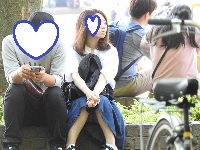 お座りお姉さん発見１０７！！大変です！！パンツが見えてますよ