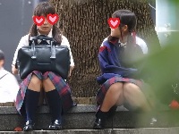 Ｗパンチラ？純白！！お座りしーちゃん！！大変です！！パンツが見えてますよ特別編１