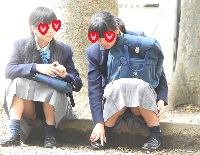 Ｗパンチラ？黒パン？見せパン？お座りしーちゃん！！大変です！！パンツが見えてますよ特別編４