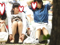 お座りお姉さん発見１１６！！大変です！！パンツが見えてますよ