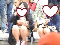 お座りお姉さん発見９３！！大変です！！パンツが見えてますよ