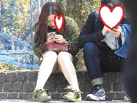 お座りお姉さん発見１０８！！大変です！！パンツが見えてますよ