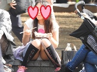 まさか？しーちゃん？お座りお姉さん発見８９！！大変です！！パンツが見えてますよ