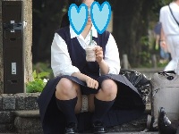 制服姿の可愛いコを発見１７！！（ＦＨＤ）大変です！！パンツが見えてますよ
