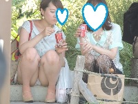 お座りお姉さん発見６３！！安心しているからパンツが見えてますよ