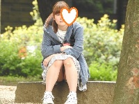 お座りお姉さん発見３６！！大変です！！パンツが見えてますよ