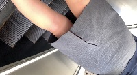 OLのパンスト越し白色パンティを逆さ撮り