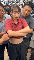 完全素人がおじさんに脱がされてディープキスされる2