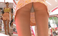 スナイパーの視界 Vol.382　ミニスカスレンダーギャルの前屈みパンチラ