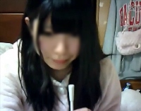 癒されそうな女子のオナ！ パンティに手を差し込んで⋯