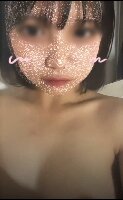 ほどよいカラダの女子がおっぱいマ◯コ見せちゃいます！