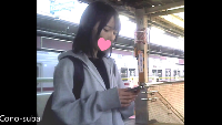 可愛い2人の女子大生の純白パンティ丸見え２連発！