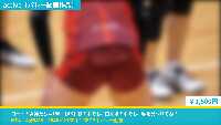 コートの女神たち＃156：【4K】藪の中でも、田んぼの中でも、私を見つけてね！