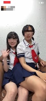 超かわいい制服2人組がちらちら配信