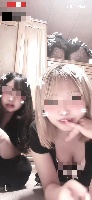 部屋でかわいい子がゆるゆるちらちら配信