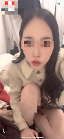 美人かわいい子がベットの上でちらちら配信