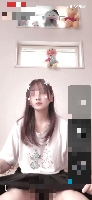 透明感ある超かわいい子がお部屋でちらちら配信②